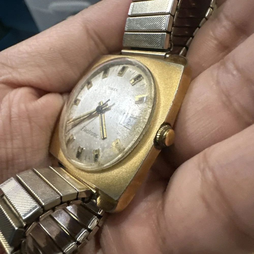 Works Vintage Timex Electronic TV Box 37mm Quartz Gold Tone Mens Watch Fit 8in
